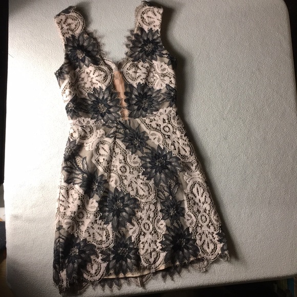 BCBGMaxAzria Dresses & Skirts - BCBG Maxazria size zero dress Black and Tan lace